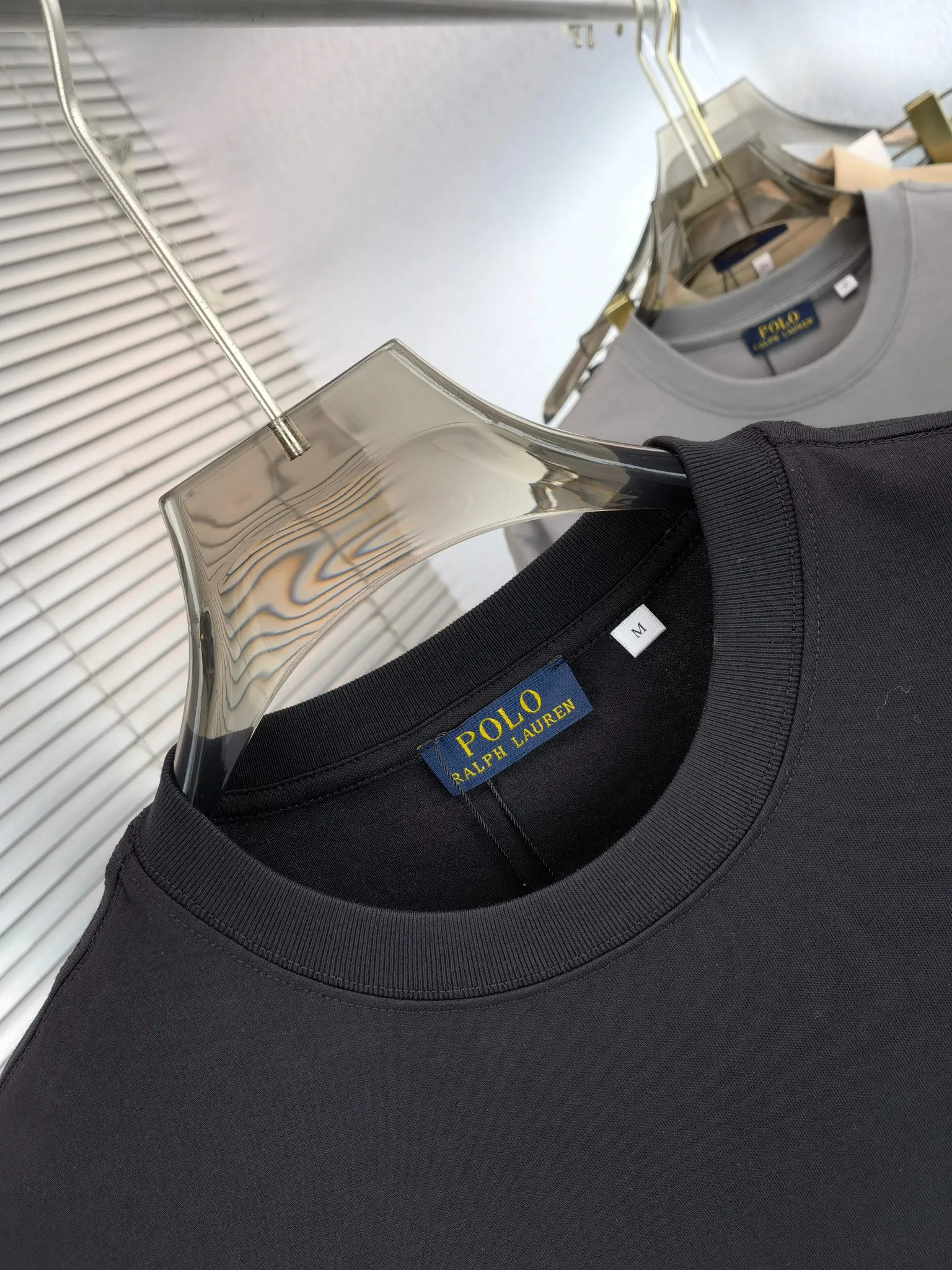 P170 🌸🌸🌸 Ralph Lauren Polo (available all year round) short-sleeved T-shirt 280g, couples style, same style for men and women. Made of imported custom dyed fabric, fashionable yet luxurious. The quality is unquestionable. The upper body effect is great💂🏿 The single product is very unique. Color: Picture color (7 colors) Size: M ~ 2xL